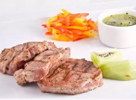 Экспресс маринад, если не успели замочить мясо заранее. На кг мяса возьмите 1 киви, 0.5л кефира, киви натрите на терке и перемешайте с мясом, добавьте лук, перец, залейте кефиром и перемешайте. 
  Мариновать не БОЛЕЕ 2 ЧАСОВ! Иначе мясо превратится в труху!
В киви содержится фермент который как желудочный сок переваривает мясо, в кефире молочная кислота, которая то же хорошо размягчает мясо.