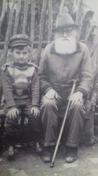 Вот мой дед. 2 Белорусский. Извините фото без орденов. Рядом я, лет 100 назад.