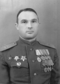 Дед - Рубцов Дмитрий Иванович,гвардии майор, начсвязи 230 Донецко-Берлинской стрелковой дивизии. Фото 1945 г.
