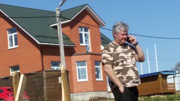 Да, я с ним водку пил в том году на дачах..