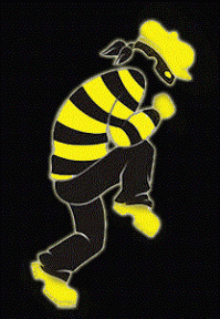 Ушел с Билайна в тот момент, когда они сами мне навязали и подключили услугу (которая мне нахрен не нужна) взимающую абонентскую плату. Наснимали с меня несведущего денег, а когда я увидел минусовой баланс, написал в поддержку с просьбой отключить услугу и вернуть средства (порядка 25 рублей - вроде не много, но с многомиллионной России с каждого..) - услугу отключили, а деньги не вернули!!! Хотя я считаю, что это чистой воды грабёж! Вот тогда то я и послал их ко всем чертям!
Иногда я пользуюсь этой симкой, чтоб проверить закрепленную за ней информационные моменты (сайты, госслужбы и прочее), так они мне шлют смски, мол - у вас минусовой баланс уже более такого то срока, мы отключим ваш номер, если не пополните баланс.  Вот сссуки, думаю я. Сами ободрали и хотят, чтоб я еще пополнил баланс.. Но пока так и не забрали номер. Воры!