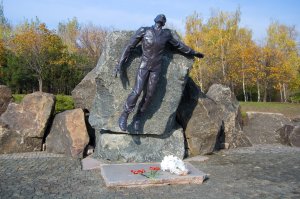 И в Донецке очень сильный памятник им стоит: