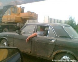 Не перевелись еще богатыри на Руси! А Сережа все-таки сдал на права категории "В" и теперь катается на "Волге"!:)