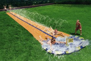 водяные игрушки - один и тот же произвидитель .. интересно а вот такое купить - как оно в реале (горка кстате 500 баксов стоит)