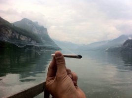 Как же этому парню сейчас зашибись! В тишине гор, без суеты...