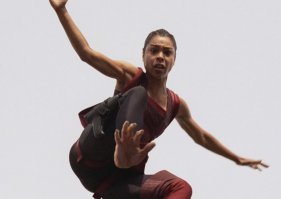 Девушки в обтягивающих платьях