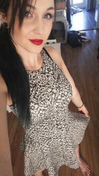 ... блин она пианистка? Играет ногами?