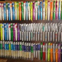 Шариковые ручки с логотипами, собираю более 15 лет, в коллекции порядка 5500 экземпляров. Встречаются изредка дорогие номерные экземпляры от известных производителей. Ручки долго собираю по моделям, сортирую, потом оформляю стендами по 93-96 штук.