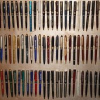 Шариковые ручки с логотипами, собираю более 15 лет, в коллекции порядка 5500 экземпляров. Встречаются изредка дорогие номерные экземпляры от известных производителей. Ручки долго собираю по моделям, сортирую, потом оформляю стендами по 93-96 штук.