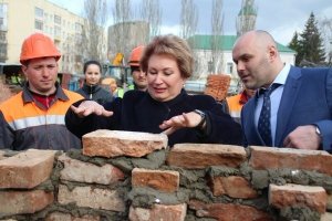 ето наверное все ее работа, или таджики работают как она? ))