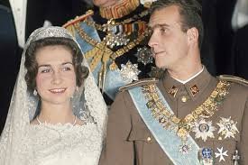 и что, он похож на кого-то из представленных? А почему под благородной внешности нет этих представителей знати? Истинные лица вырожденцев и гемофиликов. Вы там со своей пропагандой уймитесь уже. Не все так просто в среде аристократии