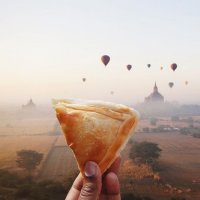 Просто загорела, ага!:)
И далее разные руки, в том числе мужские.