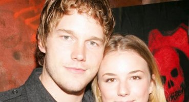 Ну, это уже период Parks and Recreation. Уже актёрский период.
А вот до того: