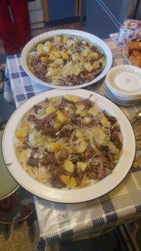 куда бы вы не приехали в Казахстане, вас ждет очень вкусный "Бешбармак"!)) На фото "Бешбармак" собственного приготовления. Советую попробовать "Беш" с кониной или с Верблюжатиной