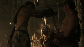 Порошенко надо так золотить...