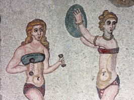 Давайте поговорим о fascia pectoralis.
Вот картинка. И описание к ней: Нижнее белье римлянок как правило, состоит из двух частей: верхней, защищающую грудь и нижней. Верхняя, называемая "fascia pectoralis" была длинная полоса ткани, опоясывала верхнюю часть тела... 
Где вы тут увидели сходство с точностью до кройки шитья? У вас чрезмерно буйная фантазия,уважаемый. Просто лента ткани. Абсолютно никакого сходства.