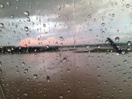 Мой дождь из окна самолета на прошлой неделе.