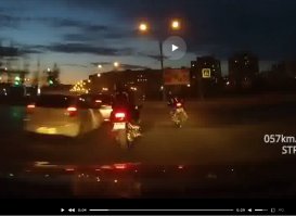 ШТО? Ну ка укажи мне бестолковому где там "между рядами"(картиночку скрин спец для тебя запилил).
Рег по твоему тоже между рядами?