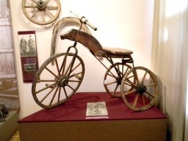 Вспомнилась песенка Купила мама коника...