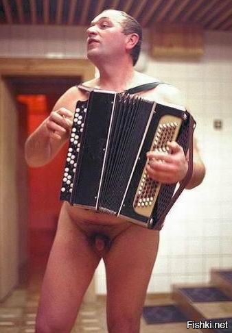 а это автор со своим баяном