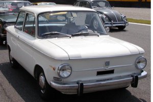 Вообще то у немцев были свои "мыльницы" NSU Prinz-4 (годы производства: 1961 - 1973). Вот с него то заз-ушастика (заз 966 1967-1972, затем заз 968 (на фото для сравнения)) и делали