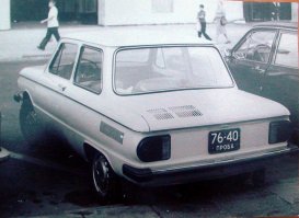 Кстати, это фото опытного ЗАЗ-968М 1979 года выпуска(это не базовая модель!!!)Он отличается от принятого в серийное производство ЗАЗ-968М спущенного с конвейера только в 1980 году(а не 1979году!)Отличие опытного модернизированного ЗАЗ-968М выпущенного в 1979 году такие:увеличенные задние фонари овальной формы,однотипные с "Жигулевскими" колесами и их колпаки,дисковые передние тормоза и сиденьями с подголовниками!Такой "Запорожец" был показан на выставке в Москве,о чем писалось в журнале "За рулем"в 1979 году.