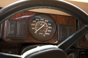 Саморезы на приборке в тачке за 100 тыров убитых енотов...да уж.