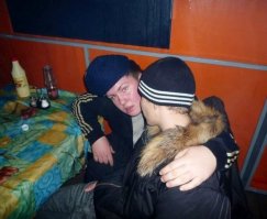 А эта вообще из серии "показалось"))))