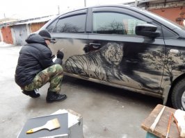 "Грязное" искусство на автомобиле