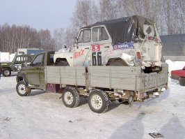 УАЗ-2360L (трехосный) он же Транспортёр спортивных джипов.
Грузовик построен на основе УАЗ-2360 (4х4) но есть несколько существенных отличий от базовой модели. 
Прочность несущей рамы удлиненной конструкции заметно усилена. 
Спереди неразрезная балка ведущего моста опирается на пружины, которые дополнены амортизаторами и стабилизатором поперечной устойчивости, зависимая подвеска второго и третьего мостов снабжена четырьмя полуэллиптическими рессорами. Конструкция всех мостов с неразъемными картерами типа «Спайсер». 
Место прежнего мотора занял V-образный бензиновый восьмицилиндровый двигатель ЗМЗ-5234 рабочим объемом 4,67 л. Мощность силовой установки 130 л.с. и внушительный крутящий момент, достигающий 317 Н·м, позволяют уверенно перевозить груз массой 2,5 т как по дорогам с твердым покрытием, так и по пересеченной местности. 
На высоте оказались и динамические качества: максимальная скорость автомобиля достигает 110 км/ч. Двигатель работает в одном блоке с однодисковым сцеплением, снабженным гидроприводом и механической 5-ступенчатой полностью синхронизированной коробкой передач. Крутящий момент к ведущим колесам передается с помощью двухступенчатой раздаточной коробки. Во время движения по шоссе первый и третий ведущий мосты могут отключаться. В распоряжении водителя рулевое колесо с травмобезопасной колонкой и гидроусислитель. 
За надежность остановки отвечают дисковые механизмы на передних и барабанные на задних колесах, все с гидравлическим приводом. Кабина рассчитана на два человека. Собственная масса автомобиля не превышает 2,8 т, а длина внедорожника составляет 6650 мм. Установка в передней части кузова электрической лебедки с дистанционным управлением позволяет превратить машину в эвакуатор автотехники. Не случайно заводская команда по автокроссу в классе Т1, где соревнуются «джипы» марки УАЗ-3151 (УАЗ-469), использует УАЗ-2360L для транспортировки спортивных автомобилей к месту соревнований и обратно.