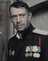 В "Ликвидации" ляпов достаточно. Но... благодаря хорошо прописаным и сыгранным персонажам,  хорошим диалогам, динамике и интриге, на них меньше внимания.
Вот вам пример ляпов:  звания Маршал СССР никогда не было, было звание Маршал Советского Союза. На груди Гоцмана медаль "За взятие Кенигсберга", но позже он в разговоре с начальником контрразведки по поводу своего бывшего сослуживца поясняет, что до Киева с ним дошёл, а потом, почти год, в госпитале провалялся, после чего был направлен в Одессу. И за что же  ему эту медаль дали? В одной из сцен Фима показывает поддельный бланк с грифом "Министерство обороны С.С.С.Р.", но Министерство обороны появилось в СССР только в 1953, а 1946-м было Министерство Вооруженных Сил. Ну и т.д.