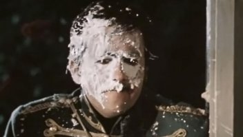 Чёртов кондитер...обещал торт коньяком пропитать...