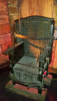 А как же груша? Думаю приятного там тоже было мало.
Был совсем недавно в Амстердаме, заглянул в музей пыток. Некоторые фото (собственно, груша на второй):