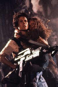 Какие то фарфоровые Барби)) Эллен Рипли на все времена))