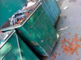 точно! Давайте! Это так поможет ветеранам! Они ведь все в соцсетях сидят и на ваши аватарочки глядят! Делом бы занялись, а не показухой этой блевотной!
еще на парад "бессмертного полка" сходите, ленточками обвесившись!