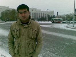 я там был, в Алматы было лето, вышел сфотографироваться  и сразу же обратно! ветер -40 !