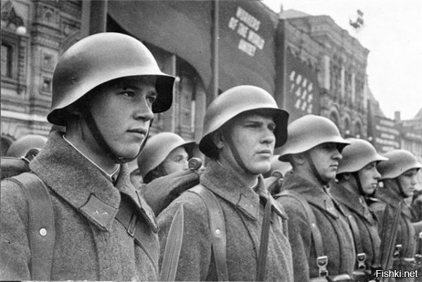 У этих солдат тоже? 1 мая 1941 г., Красная площадь.