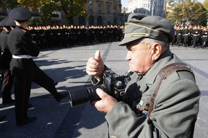 а это те, кто это тварил. написано правильно. от слова "твари".