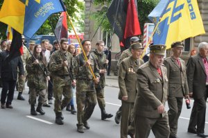 а это те, кто это тварил. написано правильно. от слова "твари".