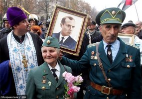 а это те, кто это тварил. написано правильно. от слова "твари".