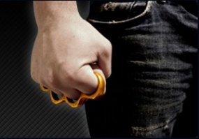 Если надеть их сразу на четыре пальца, получится неплохой кастет