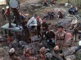 Андрей Мартынов на съёмках "А зори здесь тихие", 1971 год 

Если меня спросят про самые лучшие фильмы про Великую Отечественную войну, этот фильм будет в числе первых. Фильм, который не смотря на то, что знаешь наизусть, всё равно при просмотре трогает до слёз. И не малая роль в этом - игра Андрея Мартынова.