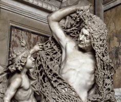 А раньше делали вот так! И нам рассказывают, что это делали молотком и стамеской..