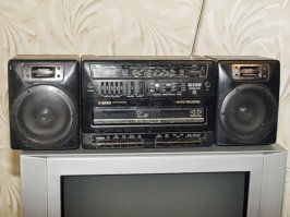 В 80-х, начал с тоники, потом прикупил еще вильму на собранные, чтоб записывать с одного на другой.   Заменил головки на японские, звучали и записывали  очень даже недурно, только движок очень громко работал. В 90-х панасоник))