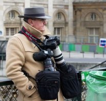 Этого вообще повязать надо