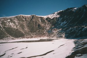 Страшнее кальдеры только рифтовый вулкан , вот там если бабахнет так уж бабахнет .
 А эта кальдера Аку , не так уж далеко от нас в Каларском районе .