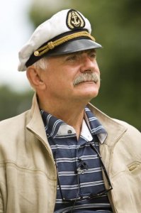 Это Сталин похож на Шмеля или наоборот?