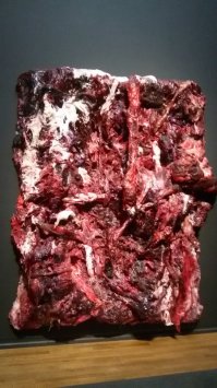 А чем кино - не искусство?
Я не говорю о высерах современного кинематографа, но, например, уцелевшие плёнки Жоржа Мельеса смотрел с огромным удовольствием. Или Чаплин! Это же шедевры! Это же просто окно в другой век - бесценные кадры! По ним можно увидеть и представить как жили люди того времени, как мыслили, о чём мечтали.
Так же музыка. Это не только поющие трусы и обезьяны вроде "Тимати", это также Вагнер, Бетховен, из современников - Ванесса Мей.
Такое же разделение есть и в литературе: можно читать Пушкина, Гоголя и Шекспира, а можно Донцову, которая к литературе имеет лишь номинальное отношение.
Про картины и экспозиции я вообще боюсь думать. Совсем недавно посетил Rijksmuseum в Амстердаме. Множество экспонатов, перед которыми можно "залипнуть" на долгое время. Но также попалось там и "современное искусство"... Фото ниже, судите сами.
Я это всё к тому, что дело не в том, как искусство подаётся, будь то картины, фильмы, музыка, литература или что-то ещё. Дело в том, что сейчас многие называют "искусством".
P.S.: прошу простить за столь длинный монолог.