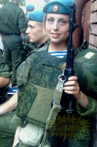  Самые красивые участницы праздничного парада