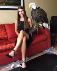 заботливо подстелен полиэтилен на случай неудачной фотосессии!
.. да и обивка подходящая....